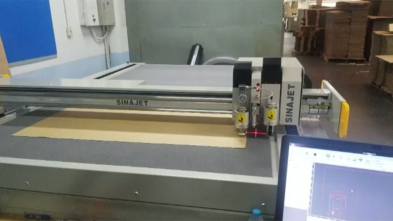 3-Layer Corrugated Sheet Cutting