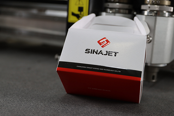 Digital Cutter with UV Spot Varnishing